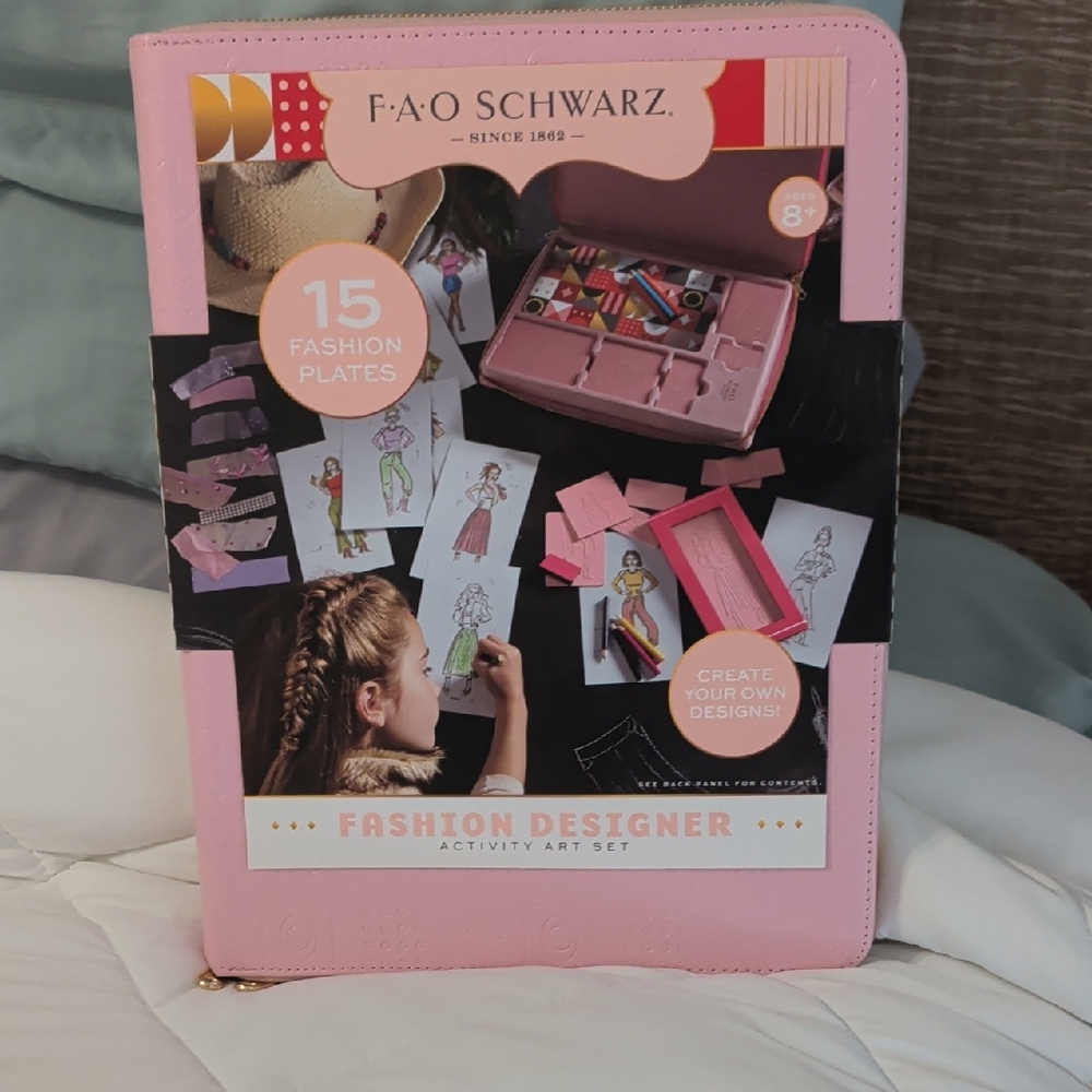 FAO Schwarz Pink Fashion Designer Activity Set